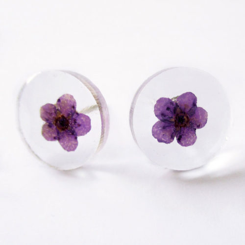 Boucles d'oreilles rond prune violet bijoux nature violette résine inclusion lanaflore bijoux végétal fleurs naturelles cadeau femme original