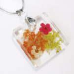 pendentif-adele-bijou-floral-resine-fleurs-naturelles-cadeau-femme-nature