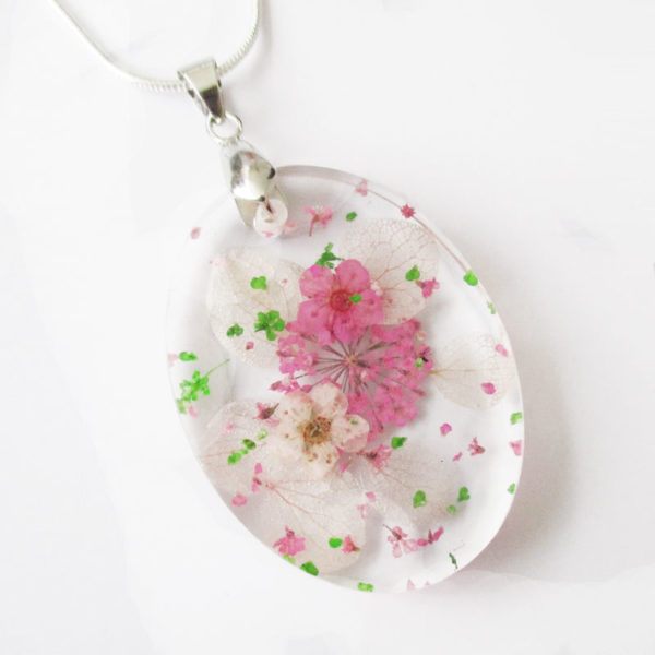 pendentif-lily-rose-resine bijou fleurs bois cadeau collier bijou femme