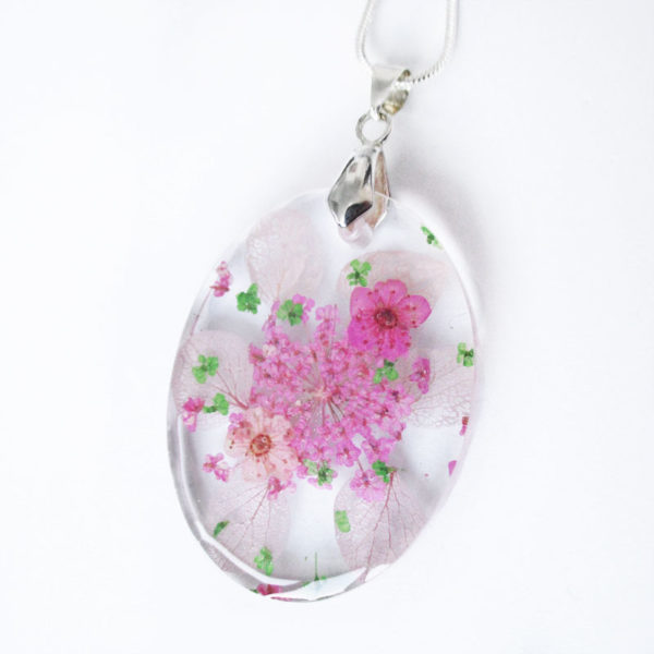 pendentif-lily-rose-resine fleurs bois cadeau bijou nature femme