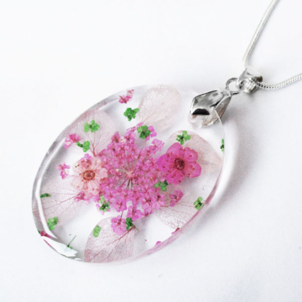 pendentif-lily-rose-resine fleurs bois cadeau bijou nature femme