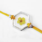 bracelet jaune inclusion resine fleur bijou