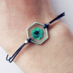 bracelet bleu inclusion resine fleur bijou