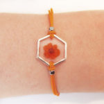 bracelet orange inclusion resine fleur bijou