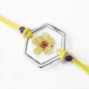 bracelet jaune inclusion resine fleur bijou