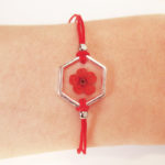 bracelet rouge inclusion resine fleur bijou