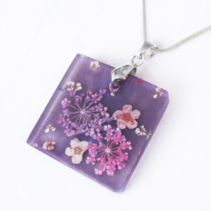 pendentif mauve collier violet résine fleurs cadeau bijou femme nature