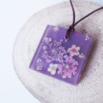 pendentif mauve collier violet résine fleurs cadeau bijou femme nature