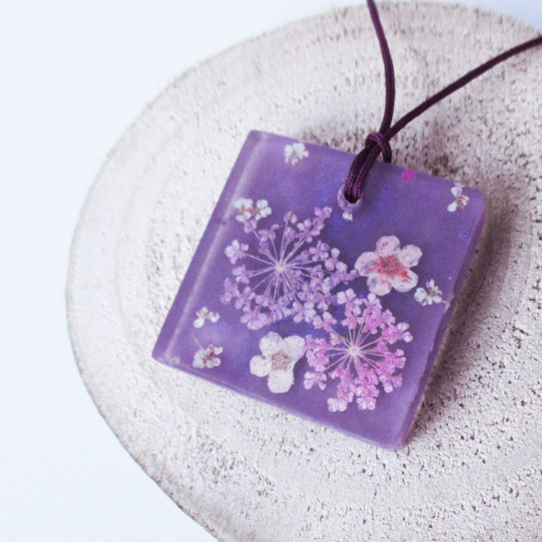 pendentif mauve collier violet résine fleurs cadeau bijou femme nature