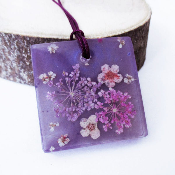pendentif mauve collier violet résine fleurs cadeau bijou femme nature