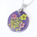 pendentif-coraline-collier violet résine fleurs cadeau bijou femme nature