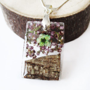 pendentif fait main en résine fleurs et bois cadeau bijou nature femme