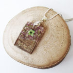 pendentif en résine fleurs et bois cadeau bijou nature femme