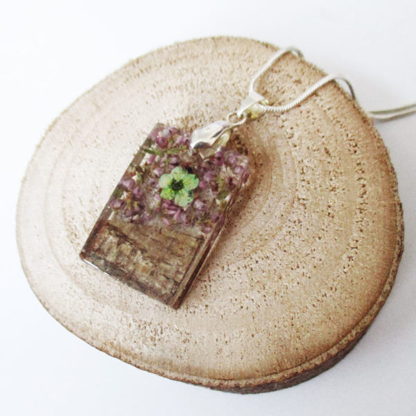 pendentif en résine fleurs et bois cadeau bijou nature femme