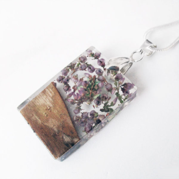 pendentif en résine fleurs et bois cadeau bijou nature femme