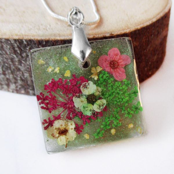 pendentif-sila-bijou-floral-resine-fleurs-naturelles-cadeau-femme