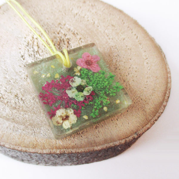 pendentif-sila-bijou-floral-resine-fleurs-naturelles-cadeau-femme