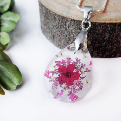 pendentif-valentine-bijou-floral-en-résine-et-fleurs-naturelles-cadeau-femme-nature