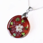 pendentif diana rouge collier floral résine fleurs cadeau bijou femme nature