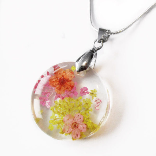 pendentif-valeria-bijou-floral-resine-fleurs-naturelles-cadeau-femme-nature