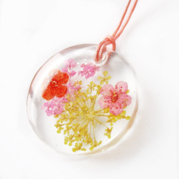 pendentif-valeria-bijou-floral-resine-fleurs-naturelles-cadeau-femme-nature