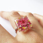 bague-kim-bijou-nature-resine-fleur-personnalisable-bijou-végétal-cadeau-fleurs-femme