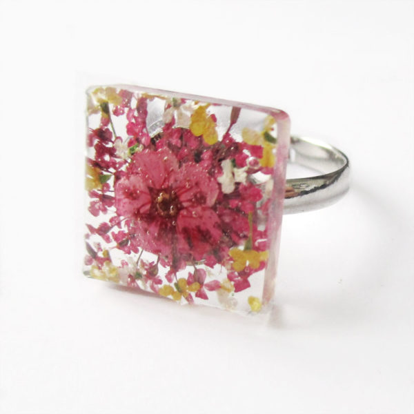 bague-kim-bijou-nature-resine-fleur-personnalisable-bijou-végétal-cadeau-fleurs-femme