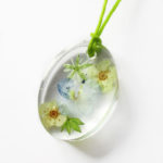 pendentif sylva résine fleurs collier feuilles original bijou floral nature unique cadeau femme myosotis