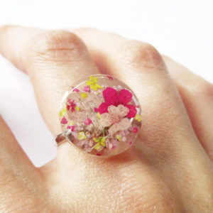 bague-luna pastel-bijou-nature-resine-fleur-personnalisable-bijou-végétal-cadeau-fleurs-femme