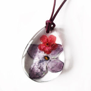 pendentif sixtine bijou fleur lilas résine fleurs naturelles cadeau femme nature bouton d'or bijou floral unique tendance végétal argent 925 sterling