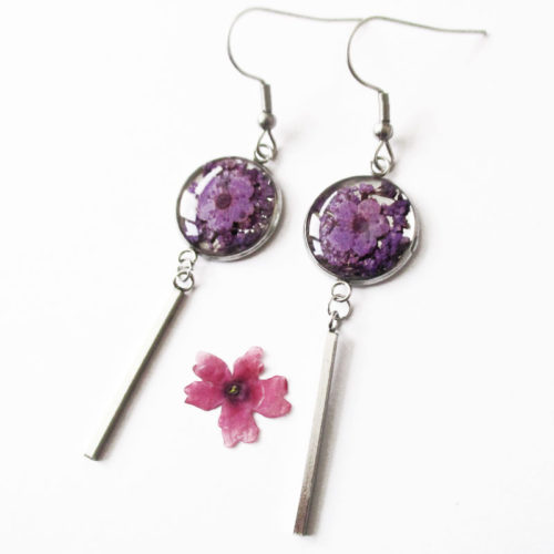 Boucles d'oreilles Althéa violet bijoux nature violette résine inclusion lanaflore bijoux végétal fleurs naturelles cadeau femme original