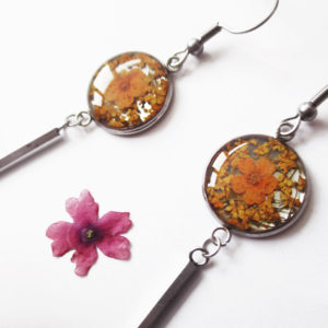 Boucles d'oreilles Sasha orange bijoux nature résine inclusion lanaflore bijoux végétal fleurs naturelles cadeau femme original