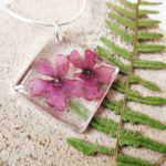 pendentif carré de rose collier végétal résine d'inclusion bijoux nature fleurs naturelles cadeau floral femme argent sterling 925