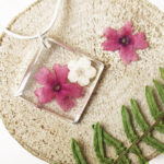 pendentif éclat de rose ivoire collier végétal résine d'inclusion bijoux nature fleurs naturelles cadeau floral femme argent sterling 925