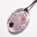 pendentif ainoha résine d'inclusion bijou nature lilas fleurs naturelles cadeau floral collier végétal bijou nature femme argent sterling 925