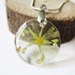 pendentif emy vert jaune résine d'inclusion bijou nature fleurs naturelles cadeau floral collier végétal bijou nature femme argent sterling 925