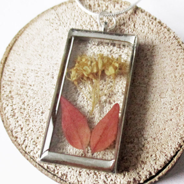 pendentif tanisha résine d'inclusion bijou nature lilas fleurs naturelles cadeau floral collier végétal bijou nature femme argent sterling 925