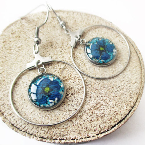 boucles-d'oreilles louison bleu marine et bleu clair bijoux nature résine d'inclusion fleurs séchées