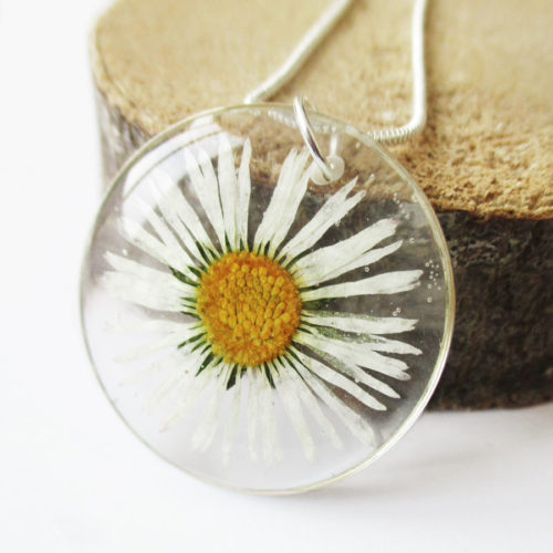 pendentif-bianca-paquerette-blanche-resine-inclusion-fleurs-bijoux-nature