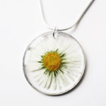 pendentif-bianca-paquerette-blanche-resine-inclusion-fleurs-bijoux-nature