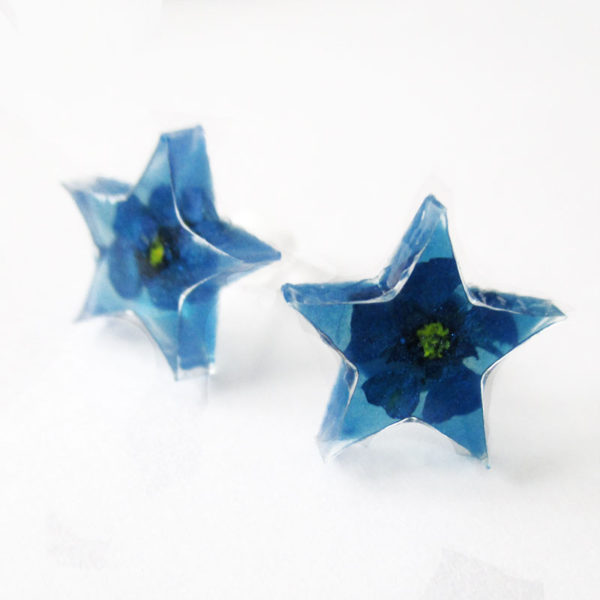 Boucles d'oreilles étoile azur bleu bijou nature en résine d'inclusion et fleurs séchées fait main en france