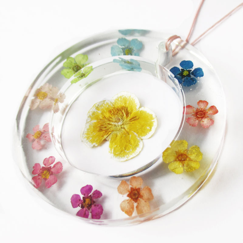 pendentif flower power fleurs multicolore candy rainbow collier végétal résine d'inclusion bijoux nature fleurs naturelles cadeau floral femme