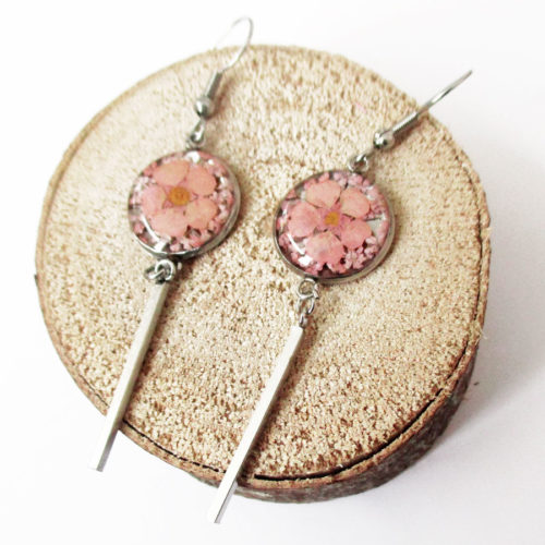 Boucles d'oreilles june rose pâle bijoux fleur nature résine inclusion lanaflore bijoux végétal fleurs naturelles cadeau femme original