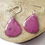 Boucles d'oreilles Pétales de Fleur Mauve bijou nature bijoux fleurs en résine et fleurs anémone naturelle cadeau femme original en argent 925