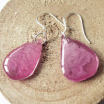 Boucles d'oreilles Pétales de Fleur Mauve bijou nature bijoux fleurs en résine et fleurs anémone naturelle cadeau femme original en argent 925