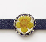 bracelet-bouton-d'or en résine, cuir et fleurs bijoux nature original cadeau femme tendance nature cuir bleu fleur jaune porte-bonheur