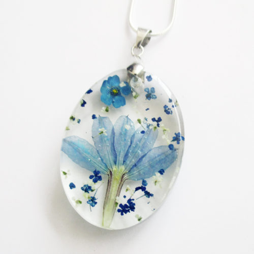 pendentif-fleurs-bleues-résine d'inclusion bijou nature lilas fleurs naturelles cadeau floral collier végétal bijou nature femme argent sterling 925