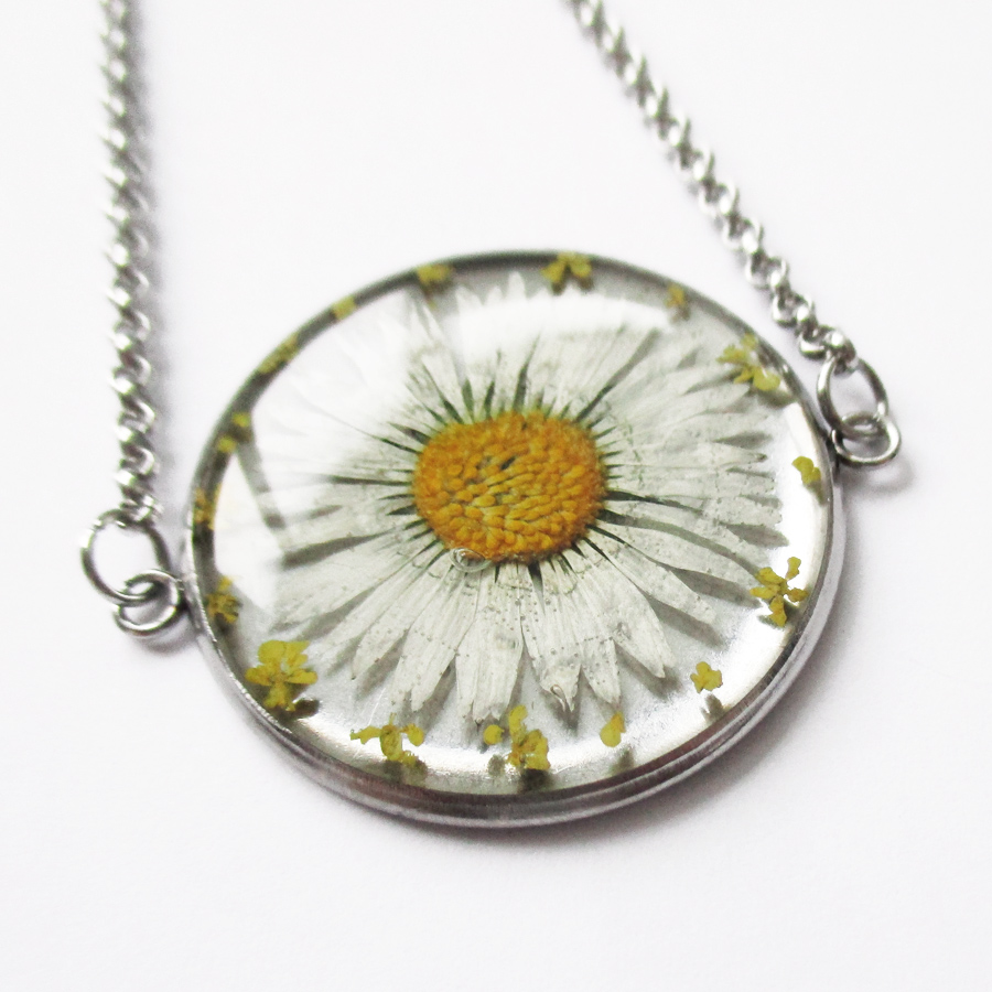 Pendentif Trèfle Porte-Bonheur - Bijou nature en résine et fleurs -  Lanaflore