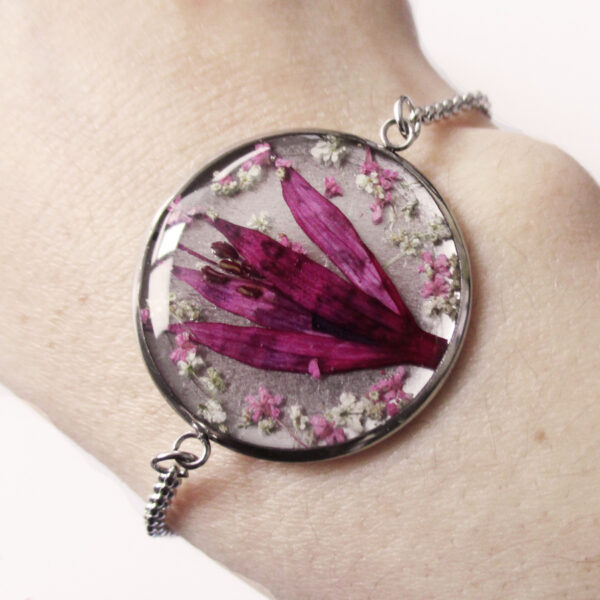 bracelet-fleur-de-fuchsia en résine, argent et fleurs bijoux nature original cadeau femme tendance nature fleur porte-bonheur