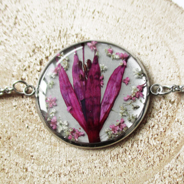 bracelet-fleur-de-fuchsia en résine, argent et fleurs bijoux nature original cadeau femme tendance nature fleur porte-bonheur